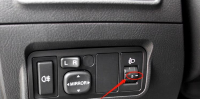 比亚迪的大灯怎样调节