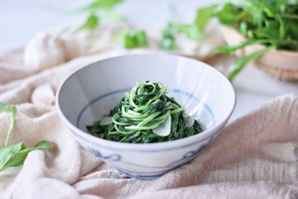 蒜片清炒马兰头