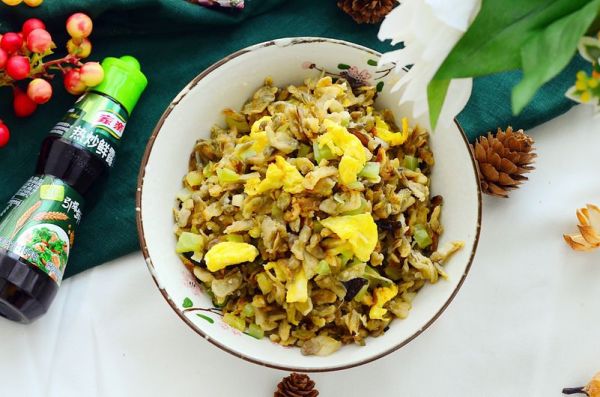 鸡蛋热炒鲜味槐花