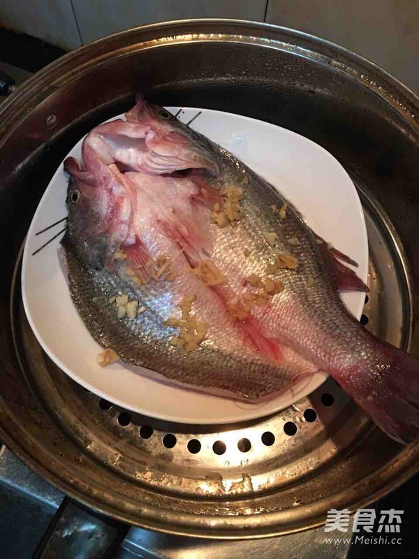 清蒸鲈鱼的做法