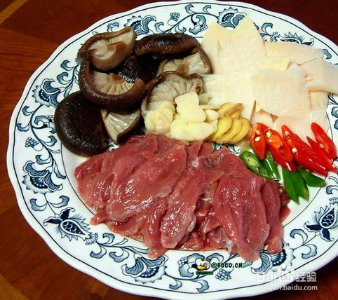 鸭骨架汤熬白菜 -