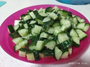 食补养生黄瓜虾仁的做法