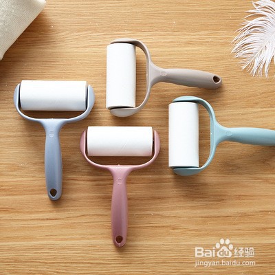 如何清洗衣服上的浮尘