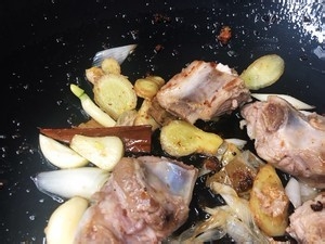 排骨炖面筋制作过程
