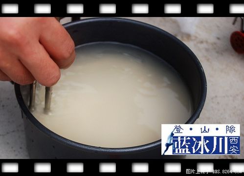 怎样在户外制作黄金腊肠饭