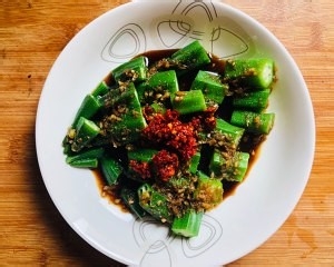 食补佳品绝味捞汁秋葵的做法