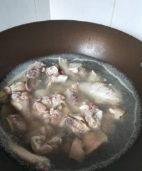 红枣梨炖鸡汤的做法步骤