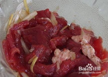 烧制这种肉搭配几个荆条辣椒,健筋骨还好吃。