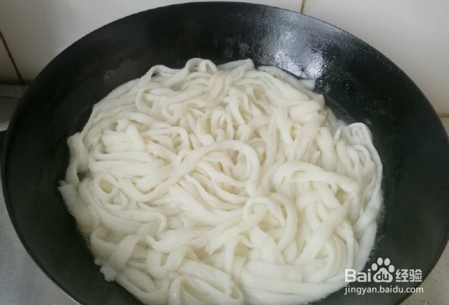 在家如何做出好吃的牛筋面，请学习这个方法