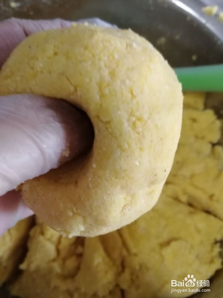 香气浓郁的玉米面窝头