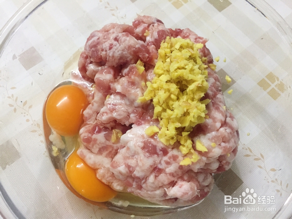 做出入味的竹荪肉圆子炸肉丸