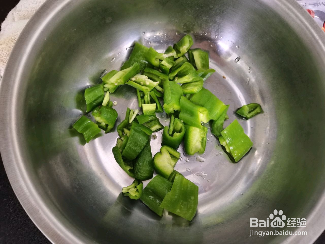 土豆烧鸡翅下饭神器的做法