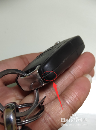 宝骏510车钥匙怎么换电池