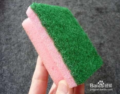 如何轻松地去掉衣服上的毛球？擦去衣服的毛球