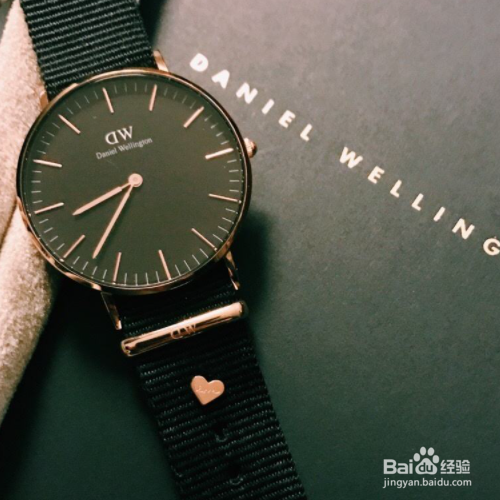 dw手表臻心扣怎么用的