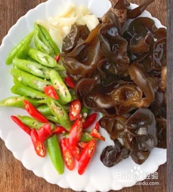 超下饭香辣木耳豆腐