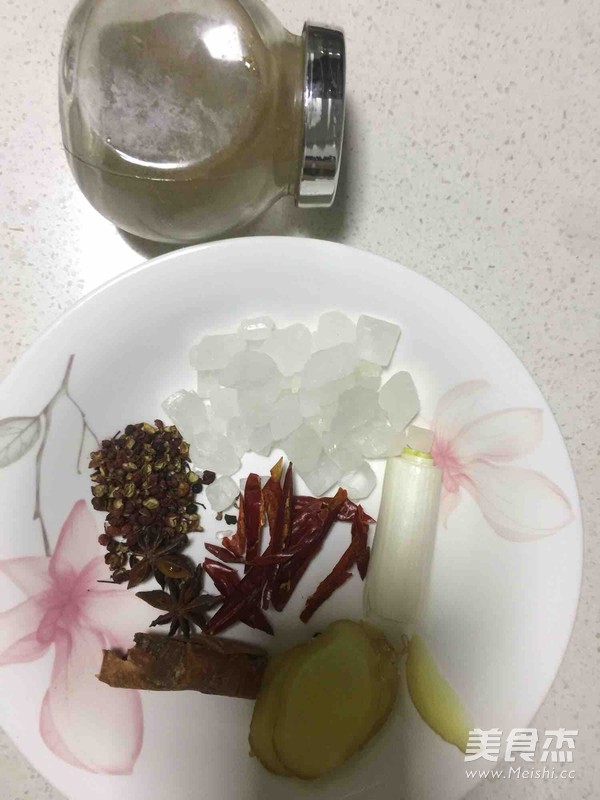 啤酒伴侣酱花生米