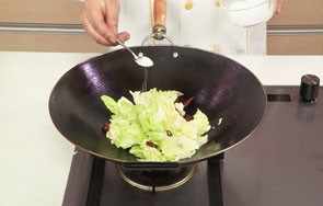 如何做手撕包菜