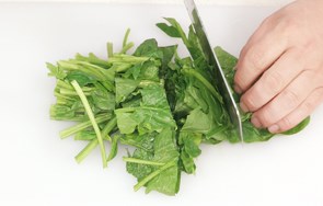 美味的培根爆炒菠菜