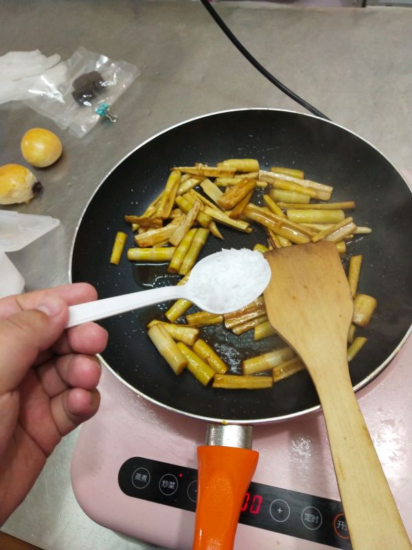 英姿飒爽油焖笋