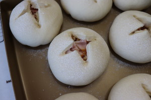 爆浆芝士培根餐包的做法