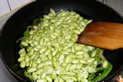 青椒炒毛豆