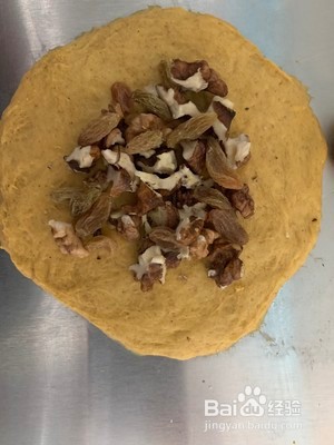 全麦南瓜核桃仁葡萄干面包的做法