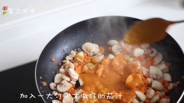 奶香茄汁蛋包饭