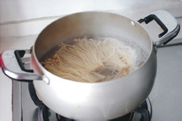 【酸汤金针肥牛】无法抗拒的酸辣诱惑 点赞哦