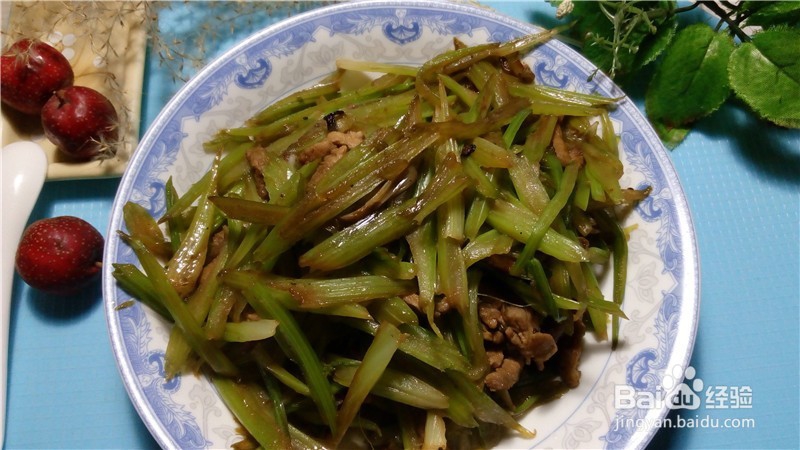 超简单的家常菜炒芹菜