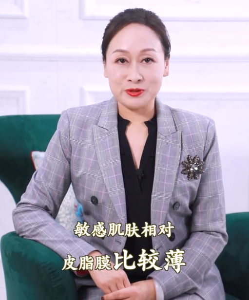敏感肌肤只能用清水洗脸吗