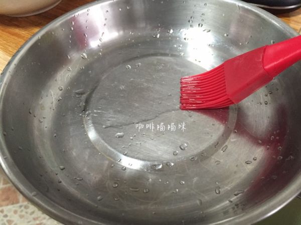 猪肉鸡蛋拉肠粉