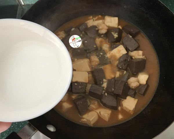 虾仁鸭血豆腐煲