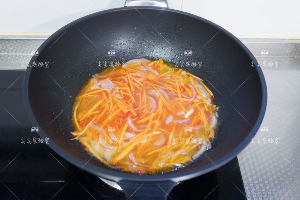 金枪鱼番茄炒乌冬