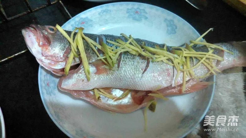 清蒸鲈鱼的做法