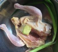 杜仲党参乳鸽汤