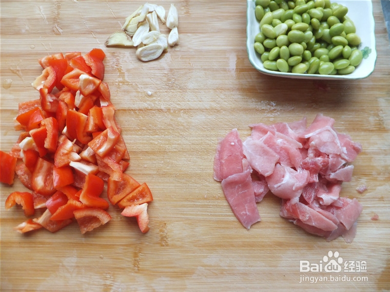营养丰富——红椒毛豆炒肉做法