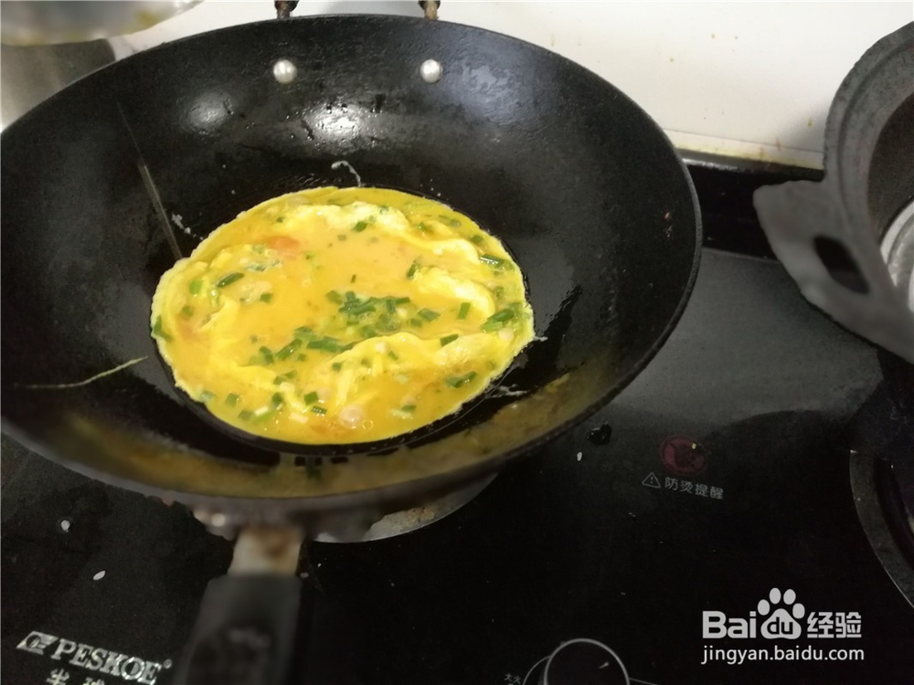 鸡蛋饼盖浇西红柿