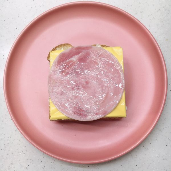 鸡蛋火腿开放三明治