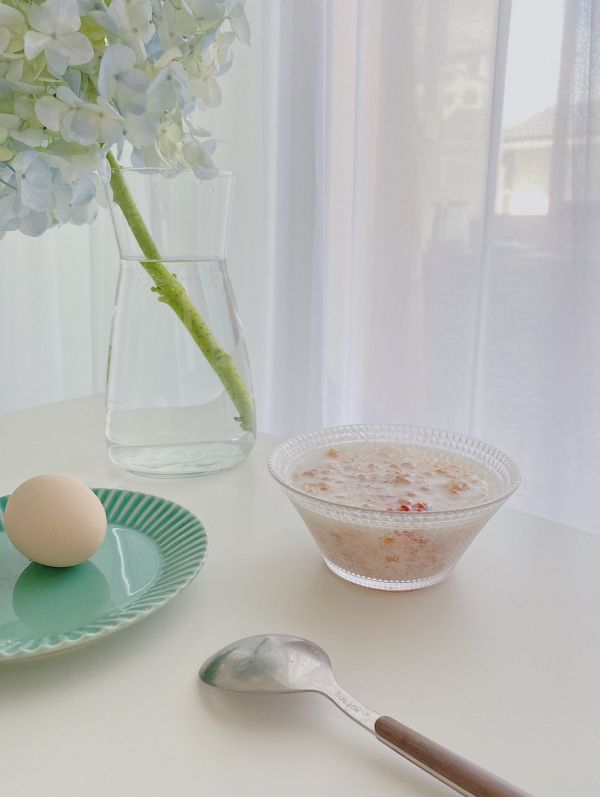 桃胶雪燕皂角米炖牛奶