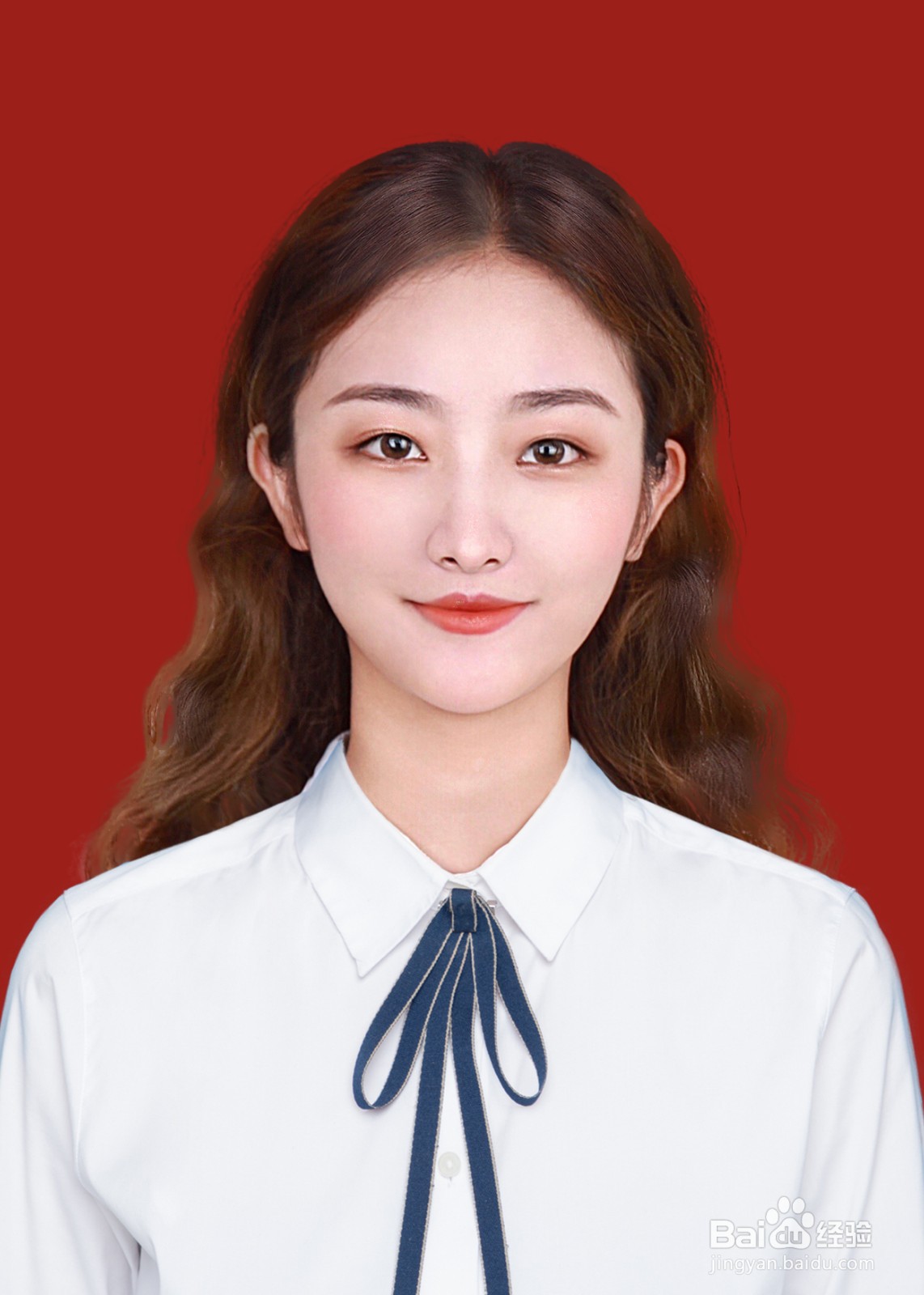 手机拍红色背景证件照穿什么衣服好看