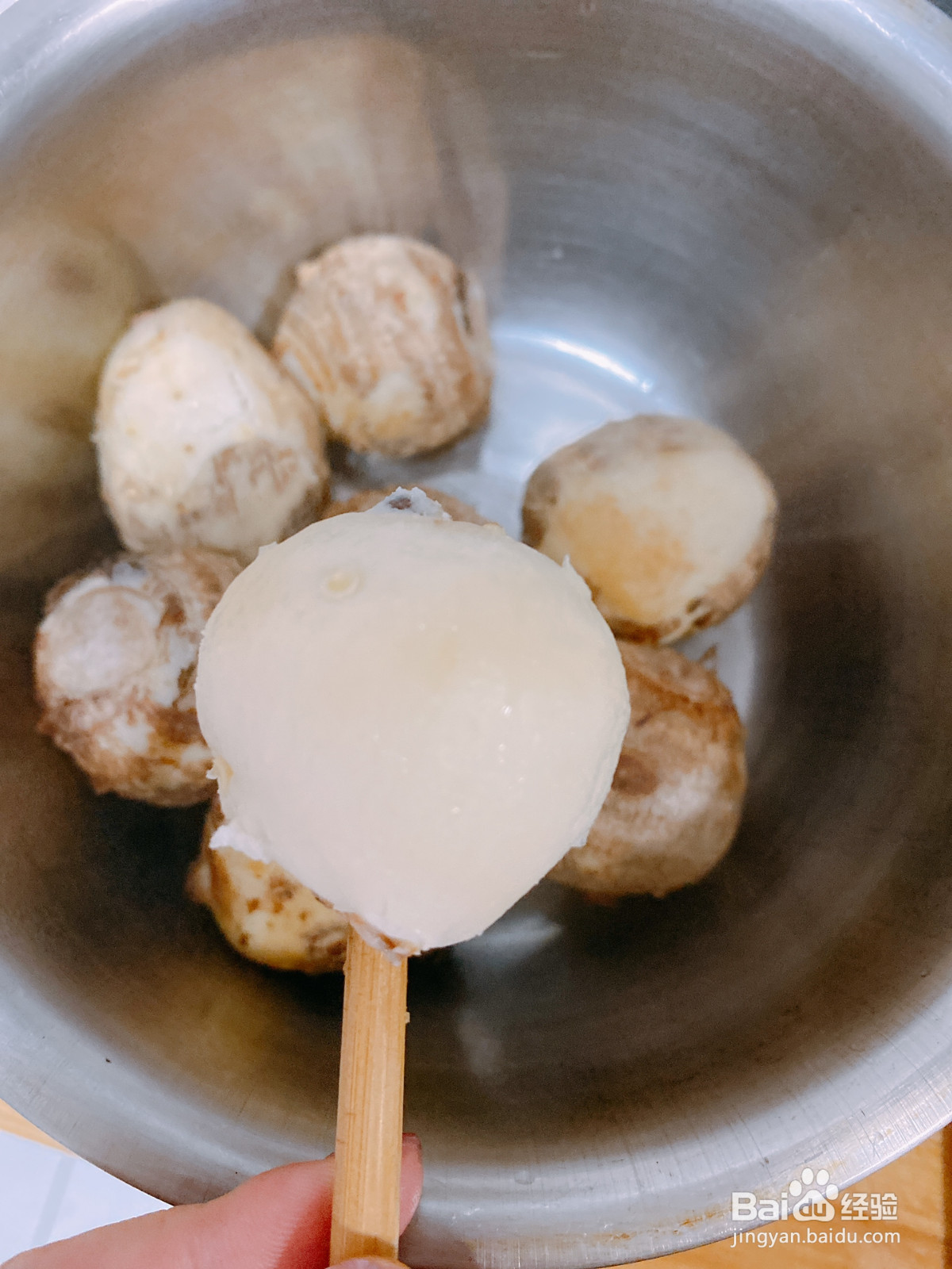 五花肉炒芋头的做法