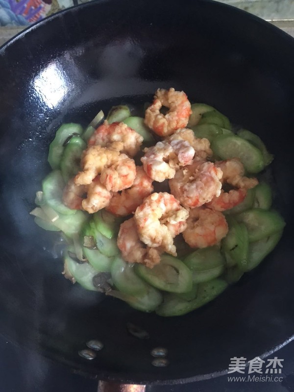 虾球烧丝瓜的做法