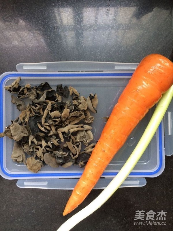 胡萝卜炒木耳