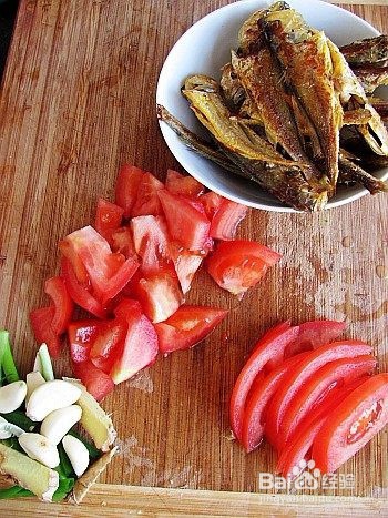 番茄啤酒炖小黄鱼