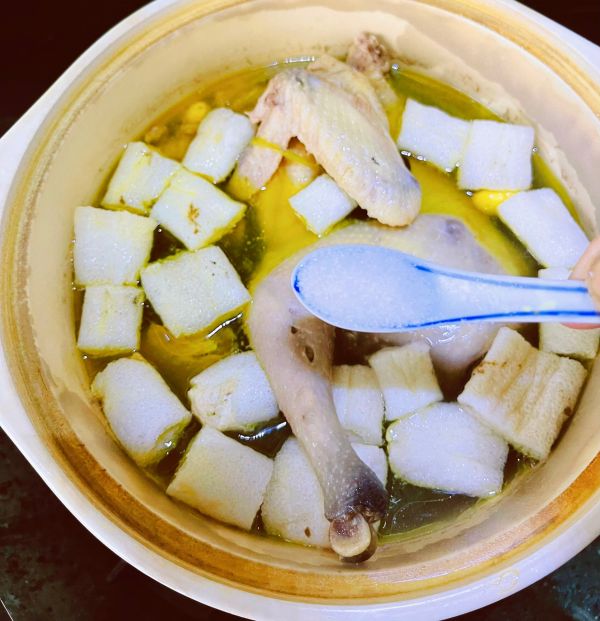 竹荪炖老母鸡汤