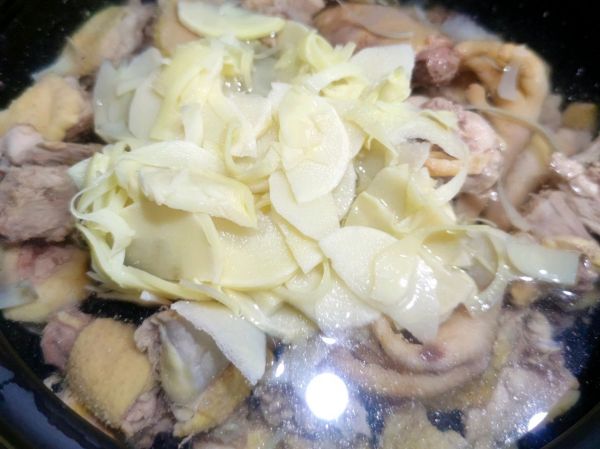 冬笋木耳炖鸡汤