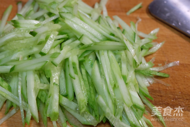 黄瓜鸡蛋拌豆腐丝