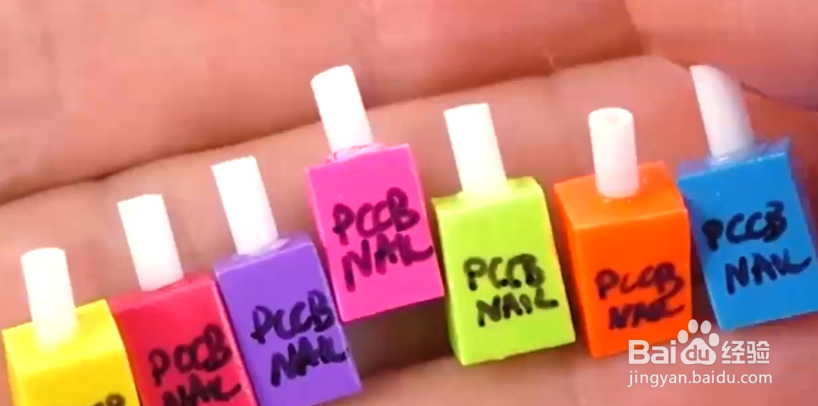 如何给芭比娃娃制作洗发水和指甲油