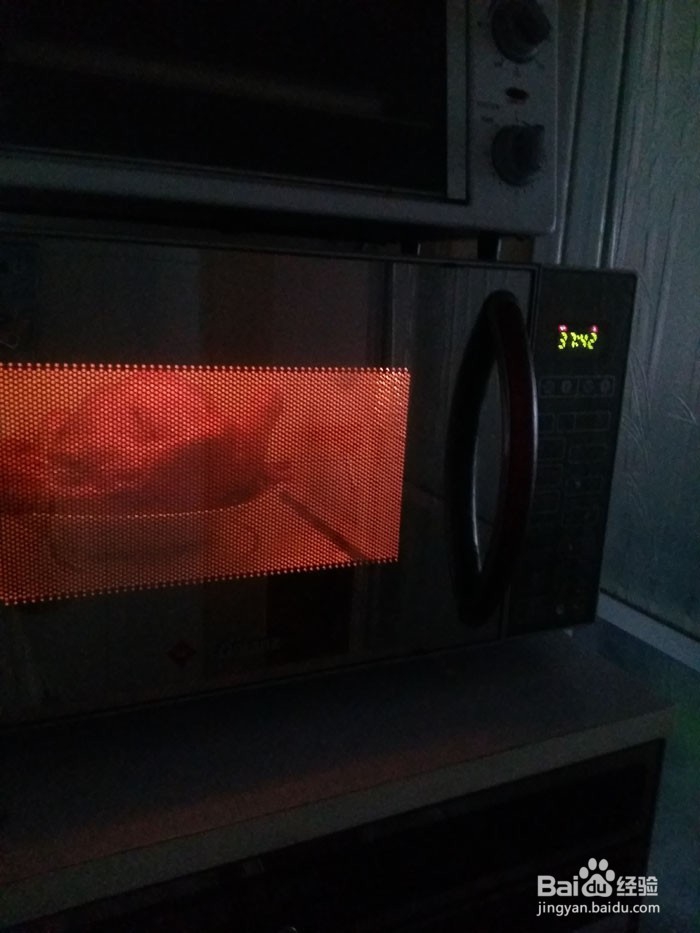 微波炉烤鸡做法。皮焦肉嫩